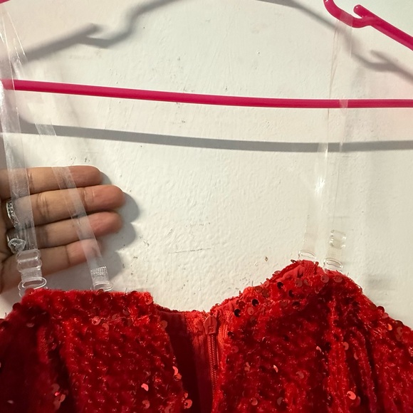 Elegant Red Off-Shoulder Sequin Dress - Picture 6 of 7